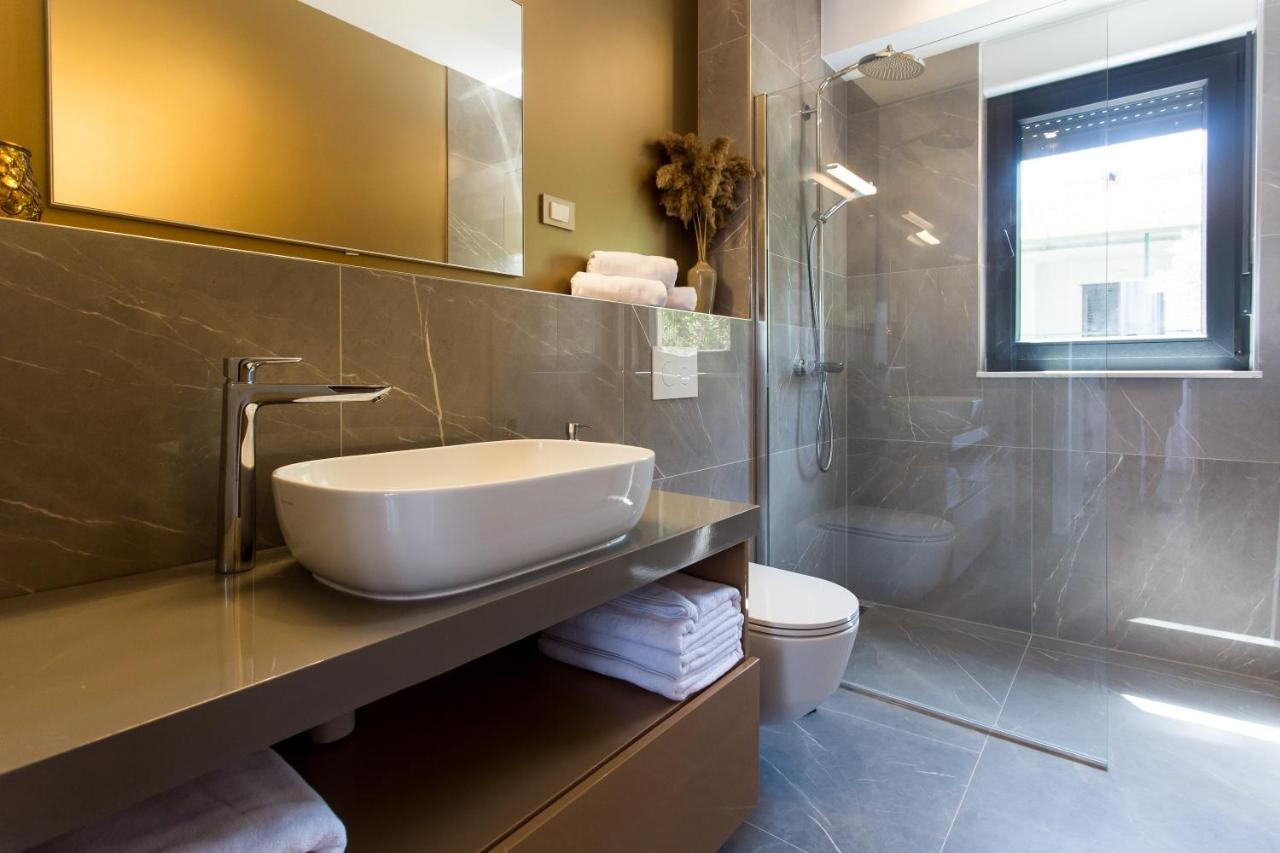 Beachfront House Olbia With Private Parking Trogir Exteriör bild