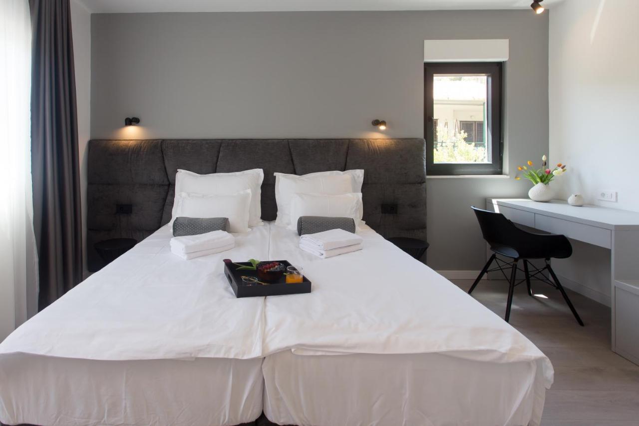Beachfront House Olbia With Private Parking Trogir Exteriör bild