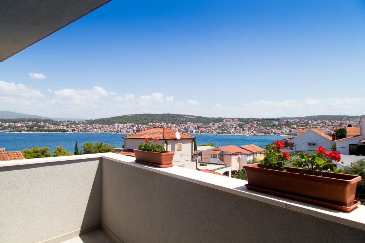 Beachfront House Olbia With Private Parking Trogir Exteriör bild