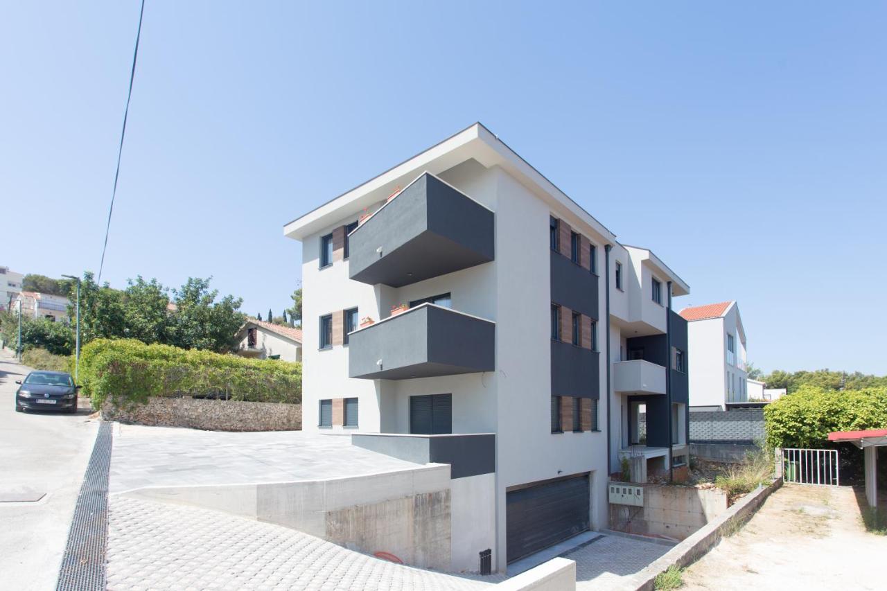 Beachfront House Olbia With Private Parking Trogir Exteriör bild
