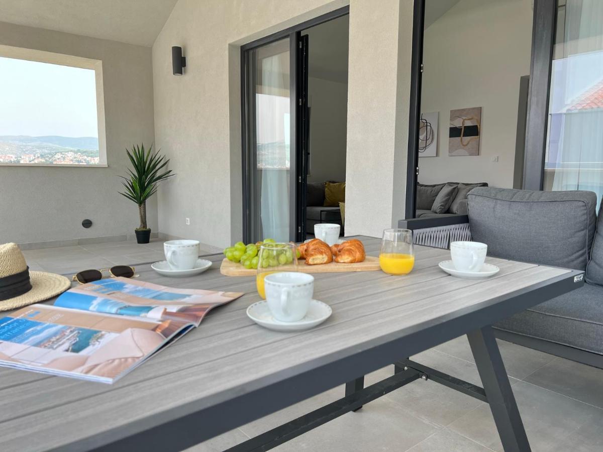 Beachfront House Olbia With Private Parking Trogir Exteriör bild