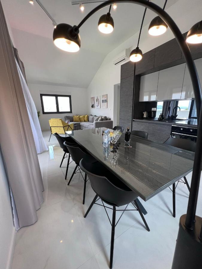 Beachfront House Olbia With Private Parking Trogir Exteriör bild