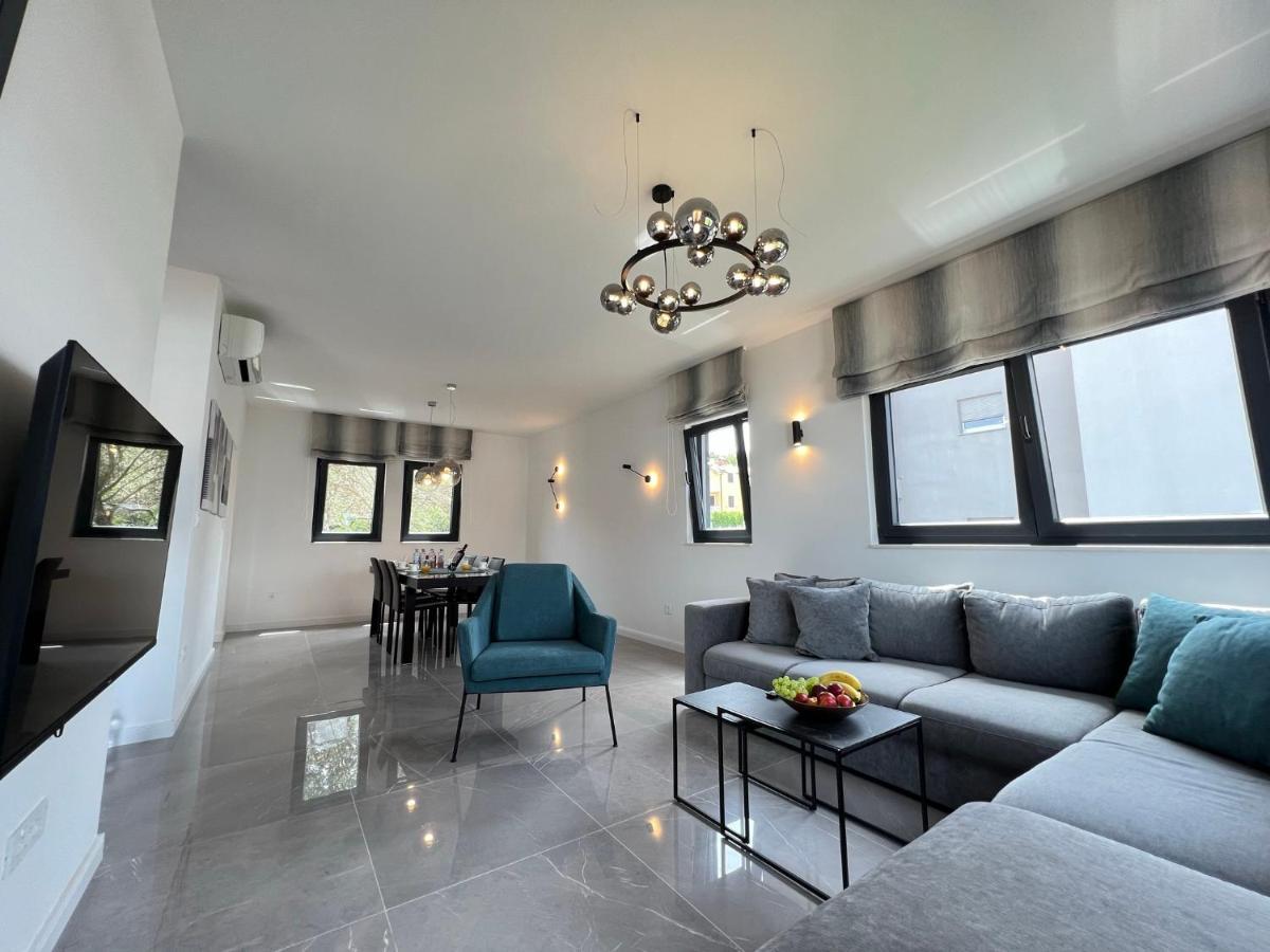 Beachfront House Olbia With Private Parking Trogir Exteriör bild