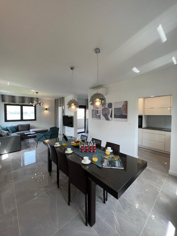 Beachfront House Olbia With Private Parking Trogir Exteriör bild