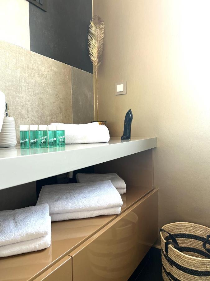Beachfront House Olbia With Private Parking Trogir Exteriör bild