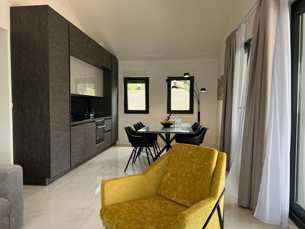 Beachfront House Olbia With Private Parking Trogir Exteriör bild