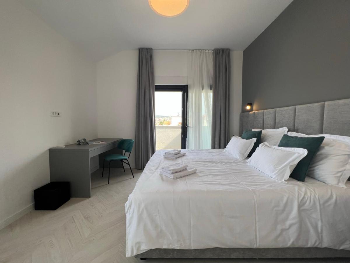 Beachfront House Olbia With Private Parking Trogir Exteriör bild
